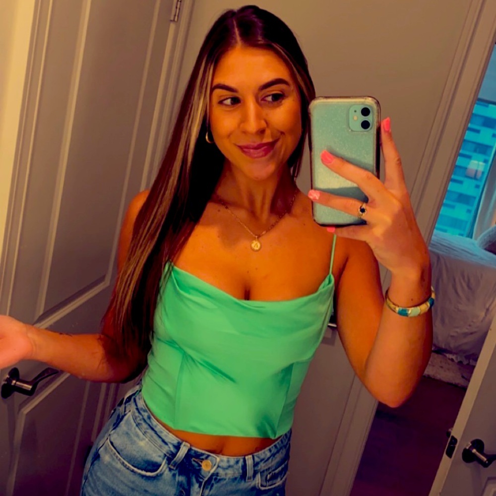 worn once Zara silk tank top with underwire for the snug snatched look 💚
